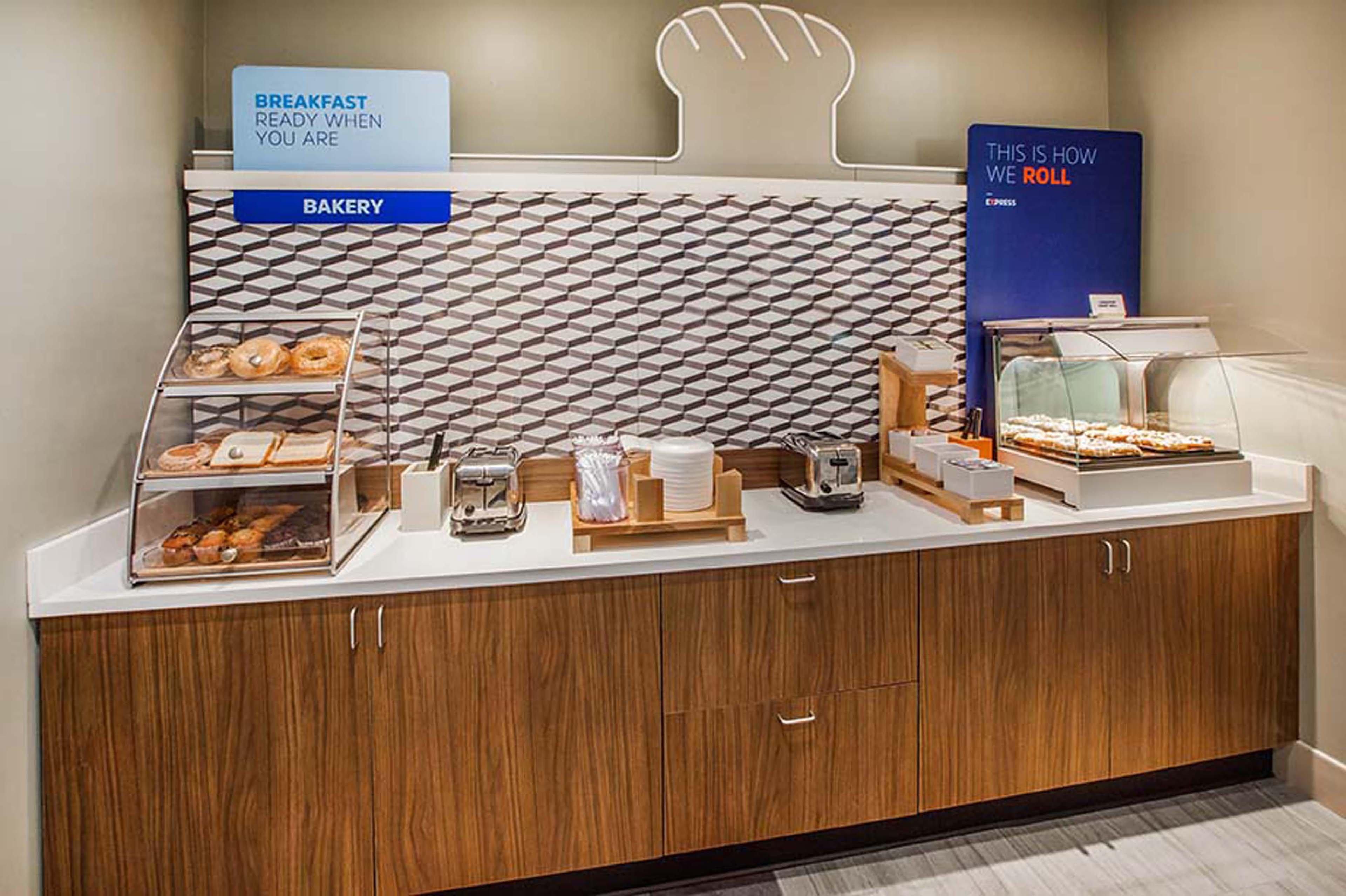 Holiday Inn Express Boston North-Woburn By Ihg Exterior photo