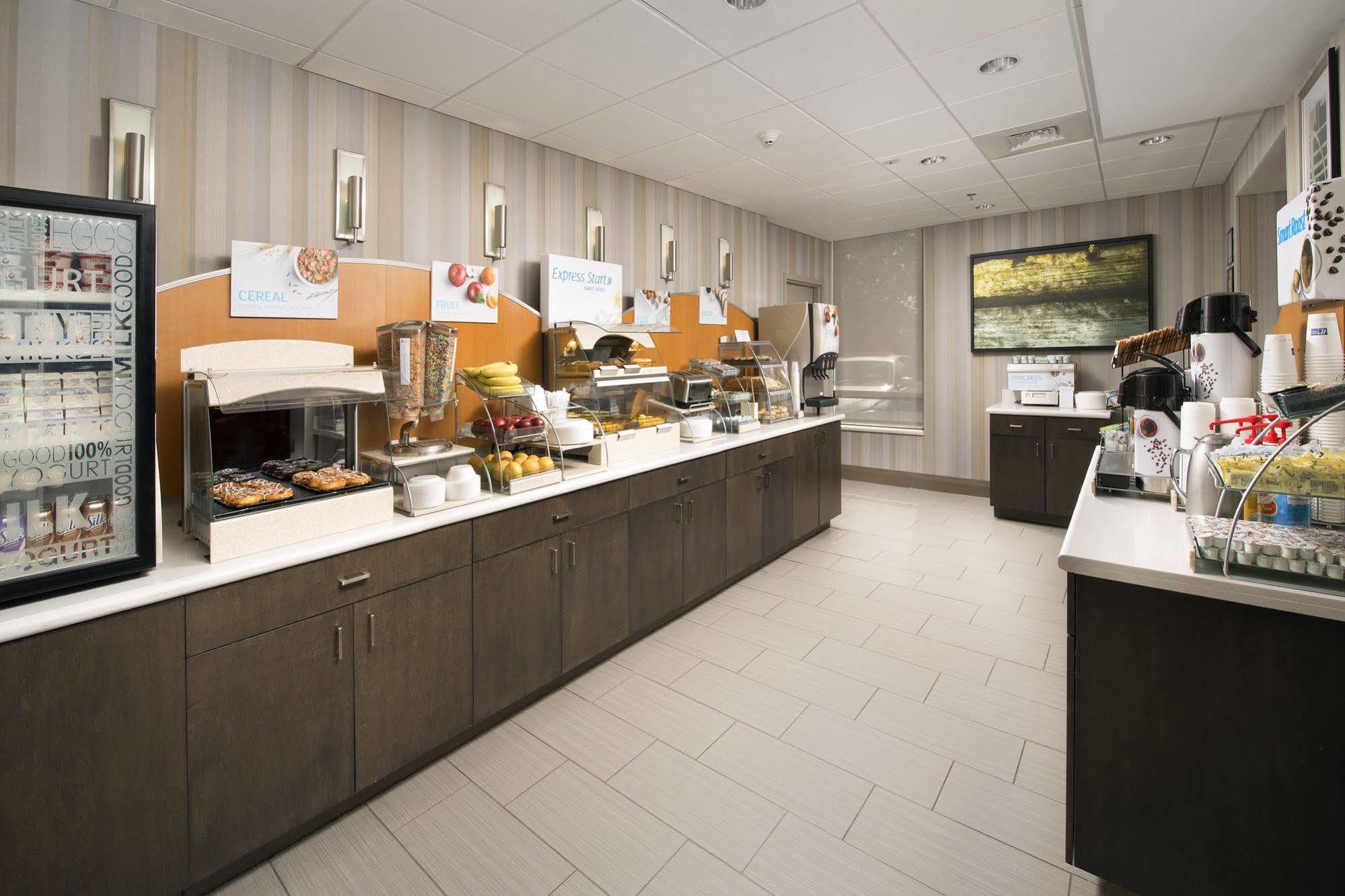 Holiday Inn Express Boston North-Woburn By Ihg Exterior photo
